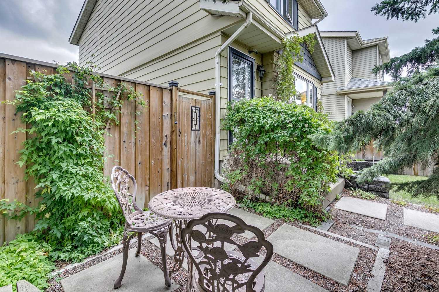 85 Erin Woods Place SE
