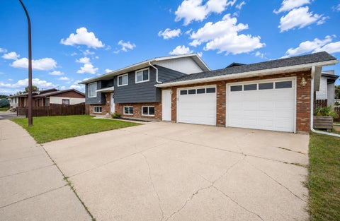 Photo of 157 Calder Road SE, Medicine Hat, AB T1B 3L6 (MLS # A2334243)