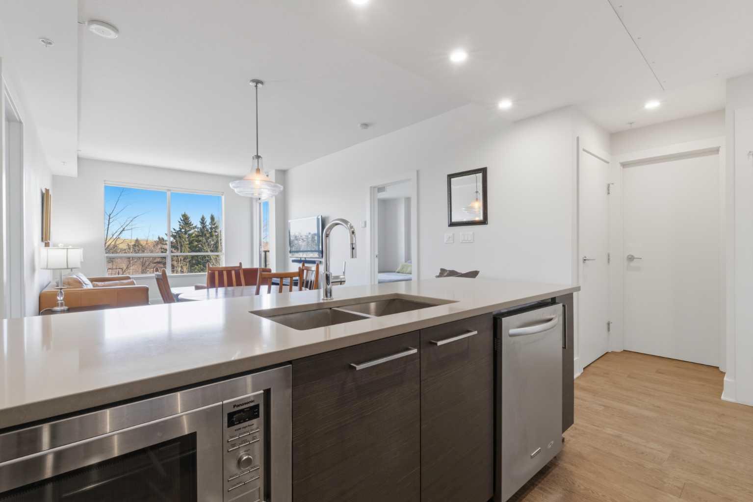 38 9 Street NE 418