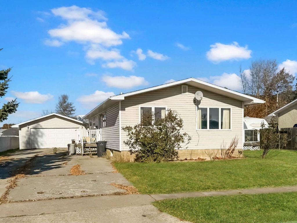 Photo of 10638 99 Avenue, Grande Cache, AB T0E 0Y0 (MLS # A2265738)