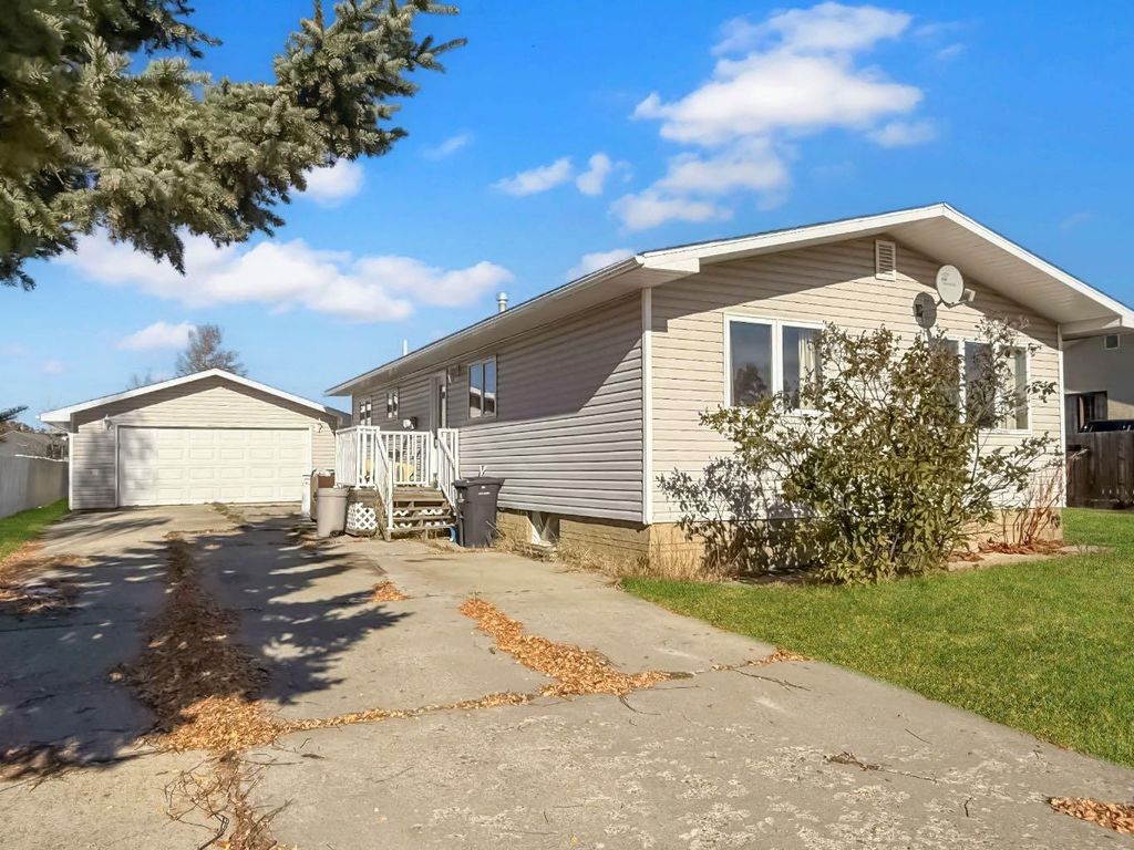 Photo of 10638 99 Avenue, Grande Cache, AB T0E 0Y0 (MLS # A2265738)