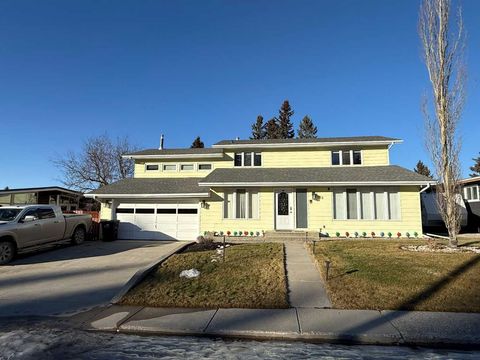 Photo of 104 Mistaya Road, Hinton, AB T7V 1T3 (MLS # A2304683)