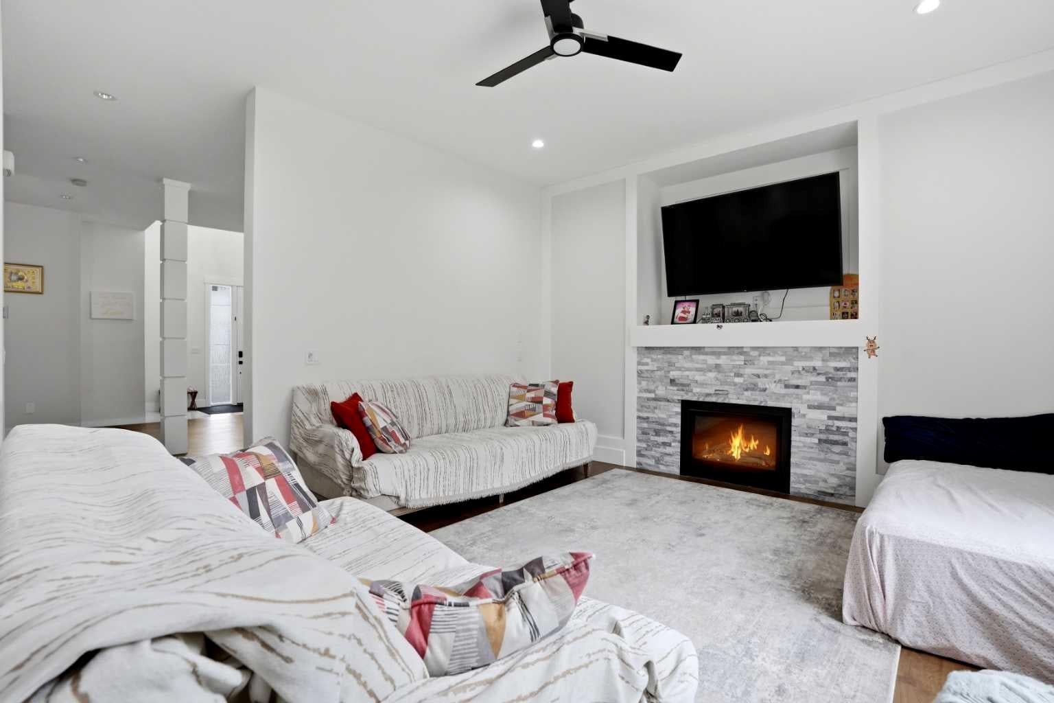 166 Kinniburgh Crescent