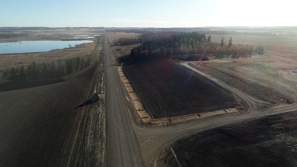 Photo of 424 Township Road, Rural Ponoka County, AB T4J 1R3 (MLS # A2264445)