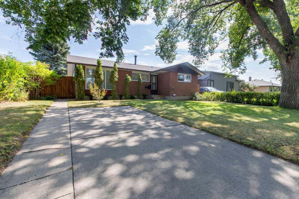 Photo of 1721 20 Street S, Lethbridge, AB T1K 2G1 (MLS # A2339944)
