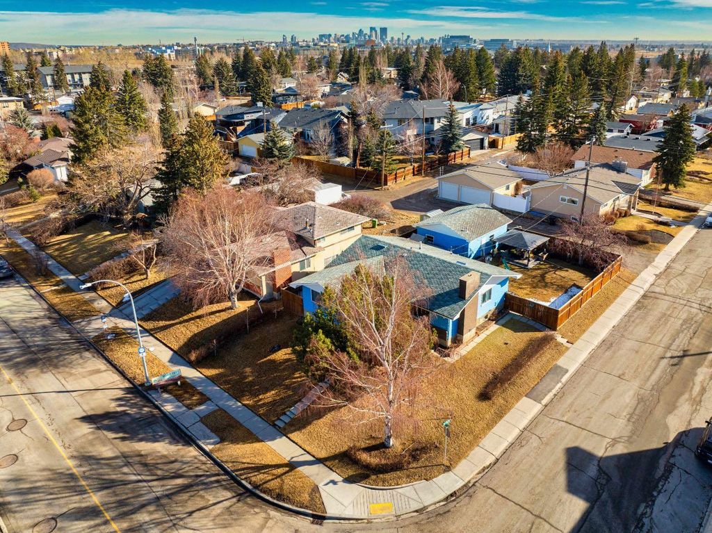 Photo of 5424 37 Street SW, Calgary, AB T3E 5M5 (MLS # A2303793)