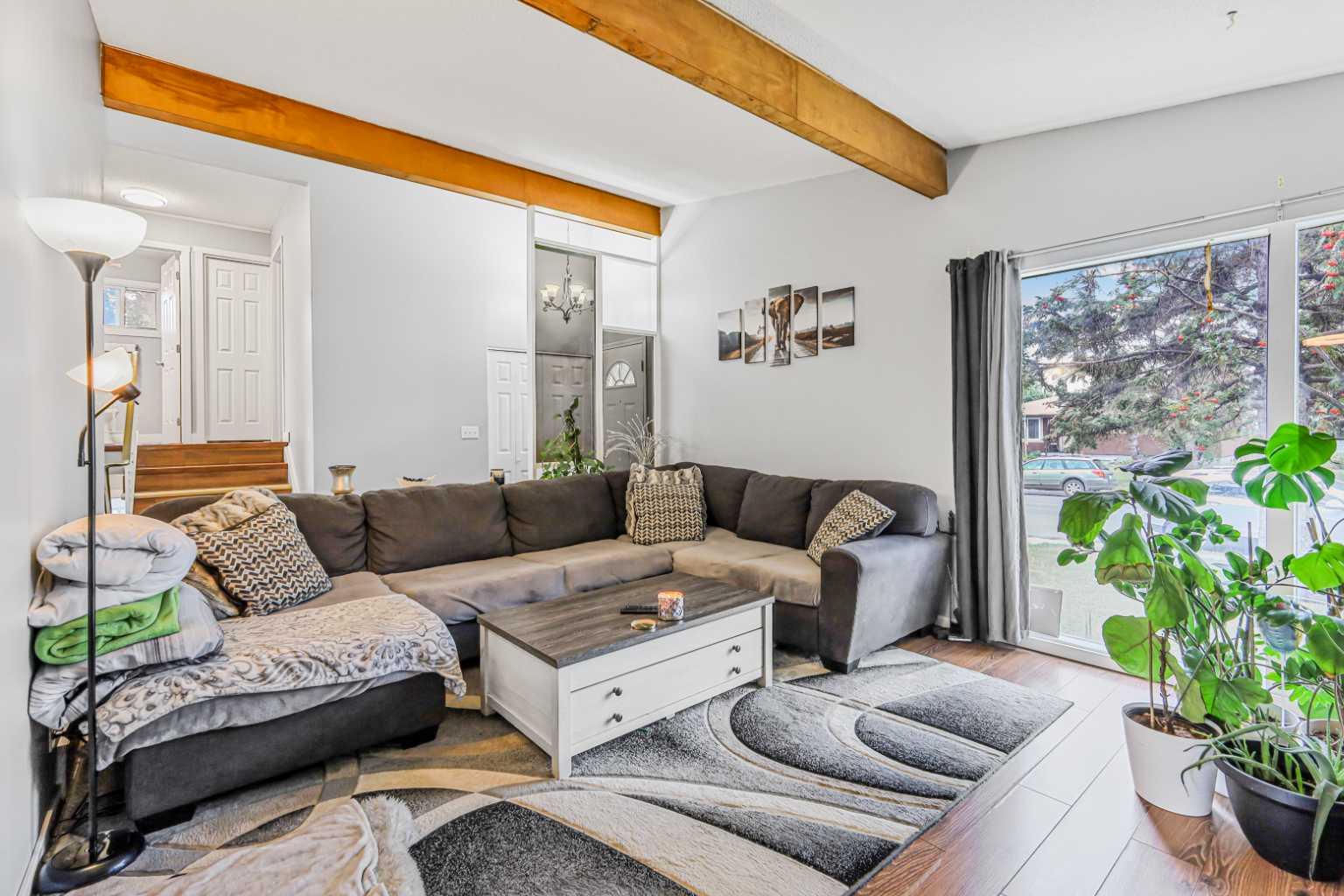 5112 Maryvale Drive NE