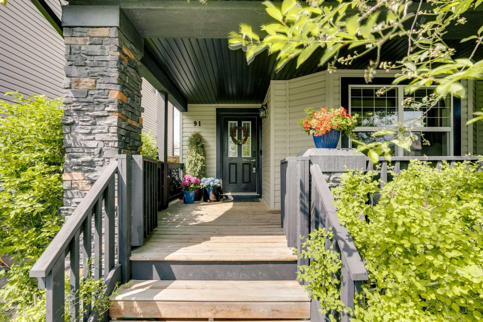 91 Panora Square NW
