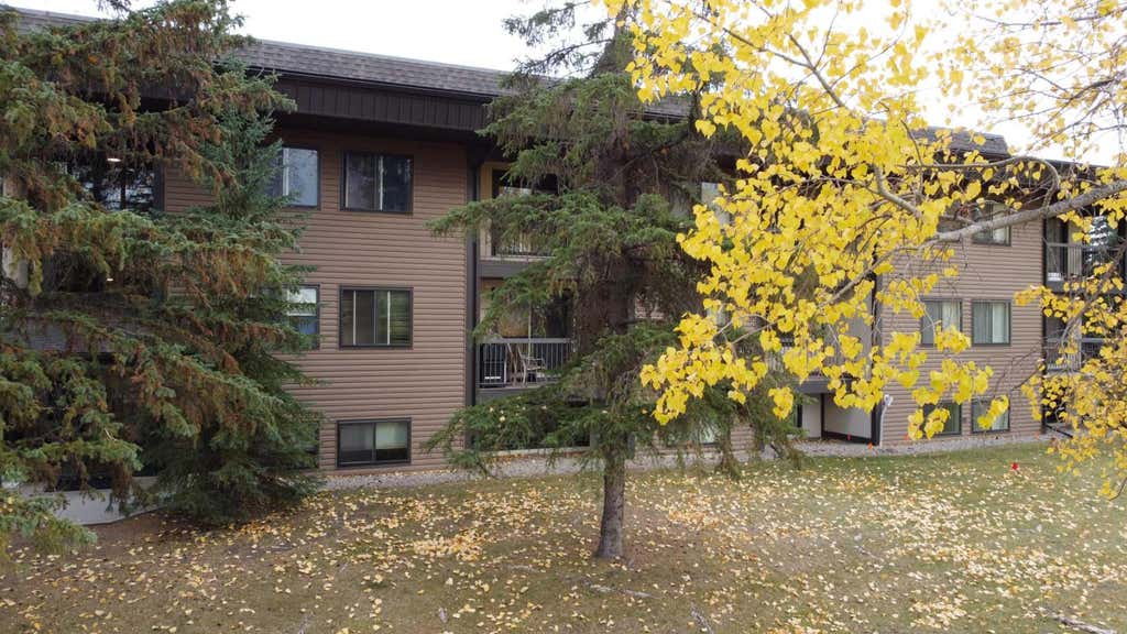 Photo of 6108 53 Street #204, Olds, AB T4H 1X5 (MLS # A2334154)