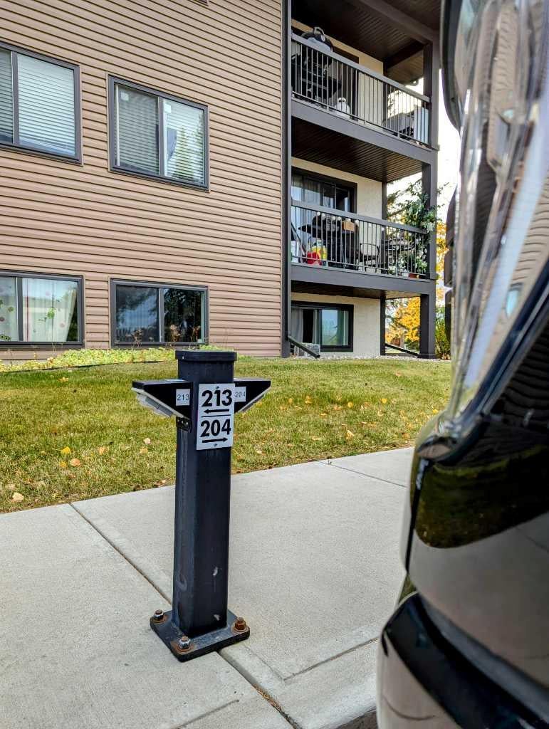 Photo of 6108 53 Street #204, Olds, AB T4H 1X5 (MLS # A2334154)
