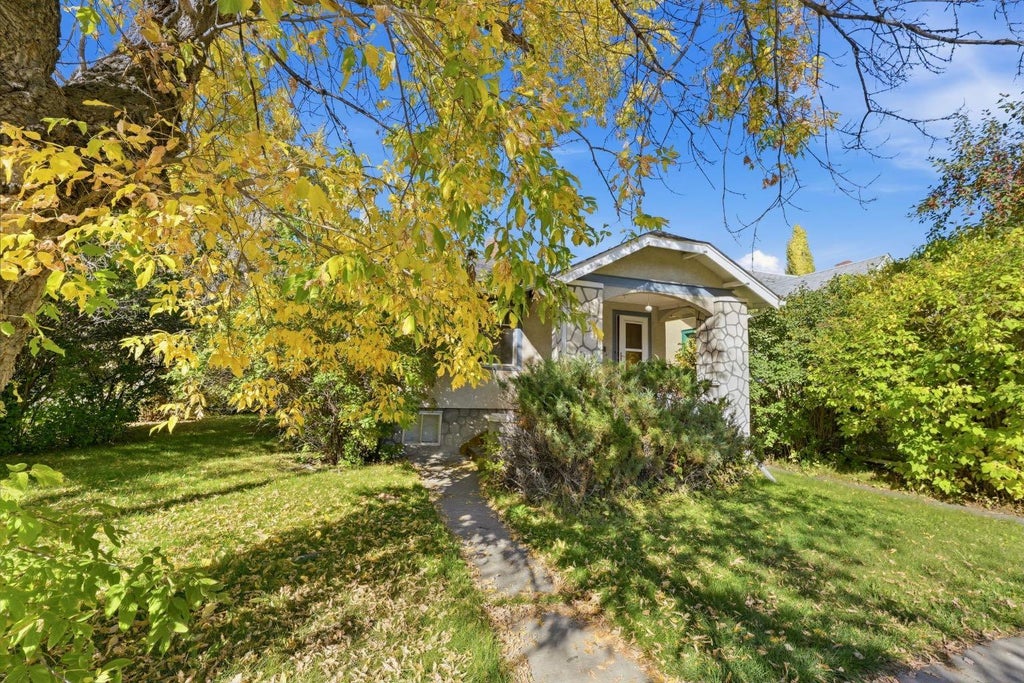 Photo of 340 12 Avenue NW, Calgary, AB T2M 0C7 (MLS # A2348327)
