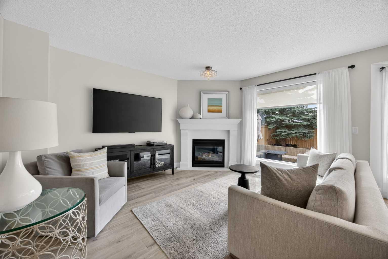 348 Woodside Circle NW