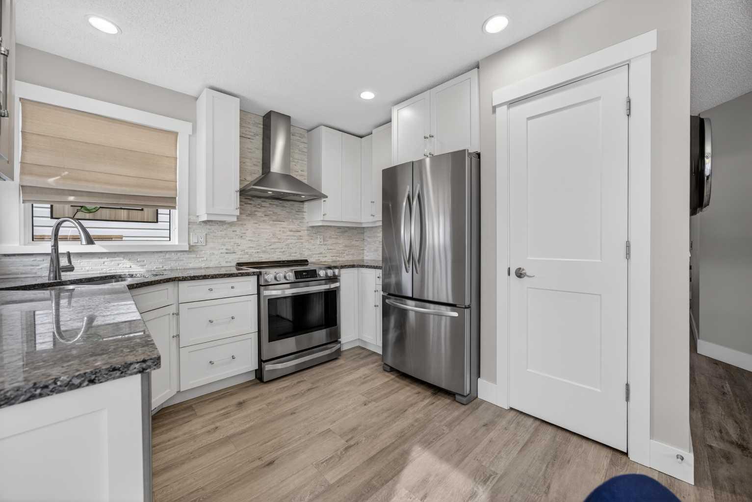 348 Woodside Circle NW