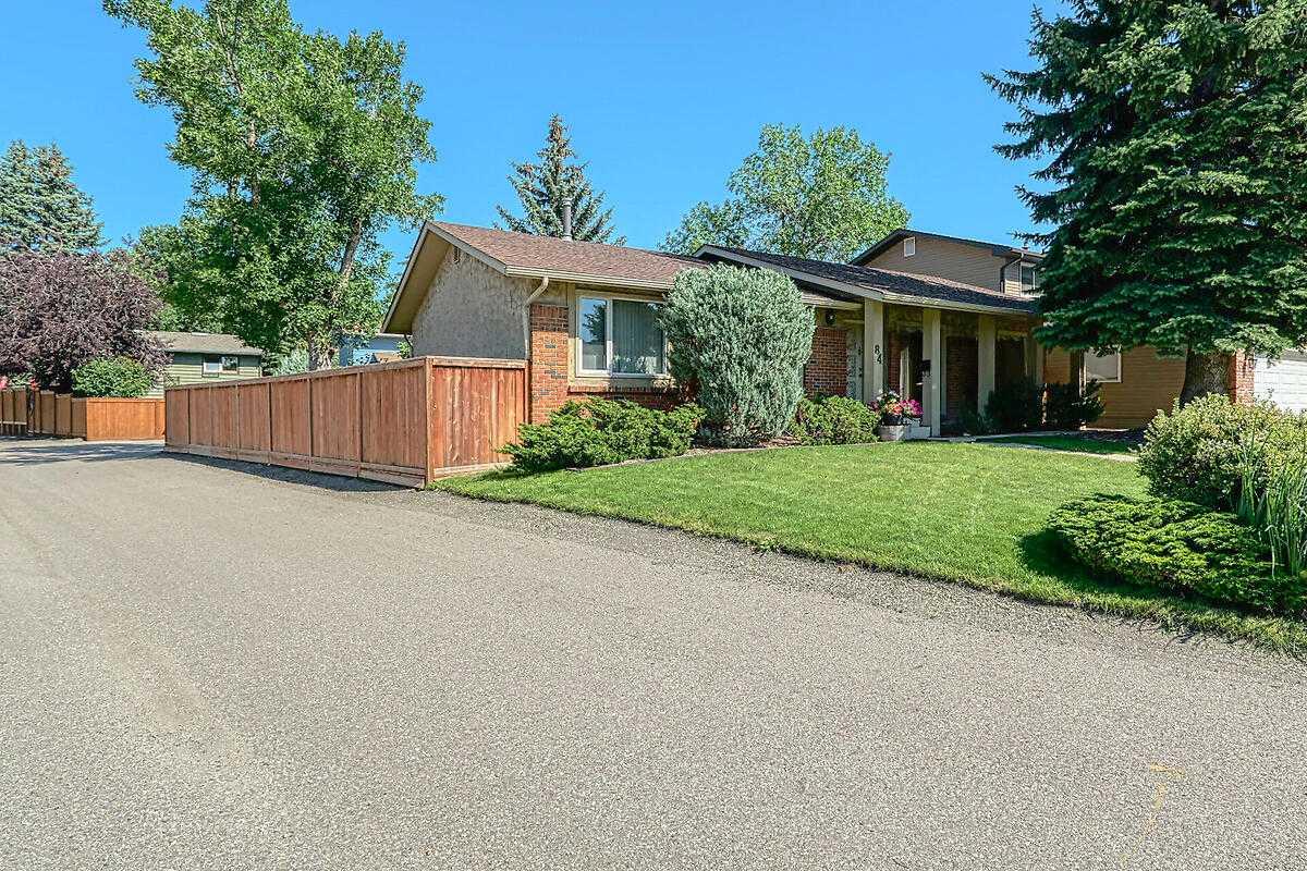 84 Sunmount Close SE