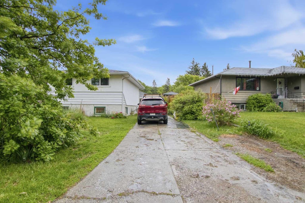 Photo of 2026 - 27 Street SE, Calgary, AB T2B 0P7 (MLS # A2314226)