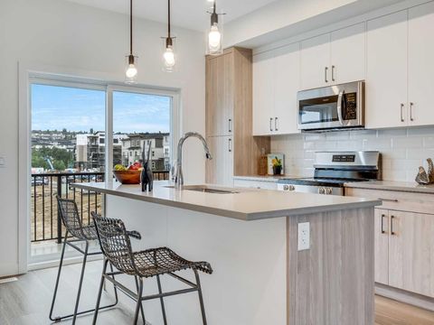 2231 81 Street SW 105 Calgary AB T3H 6M4