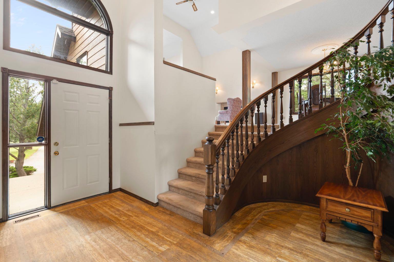 39 Bearspaw Ridge Crescent
