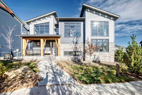 26 Treeline Common SW Calgary AB T2Y 0S3