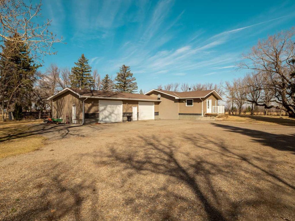 Photo of 92060 Range Road 165, Rural Taber, M.D. of, AB T1G 2C7 (MLS # A2295757)