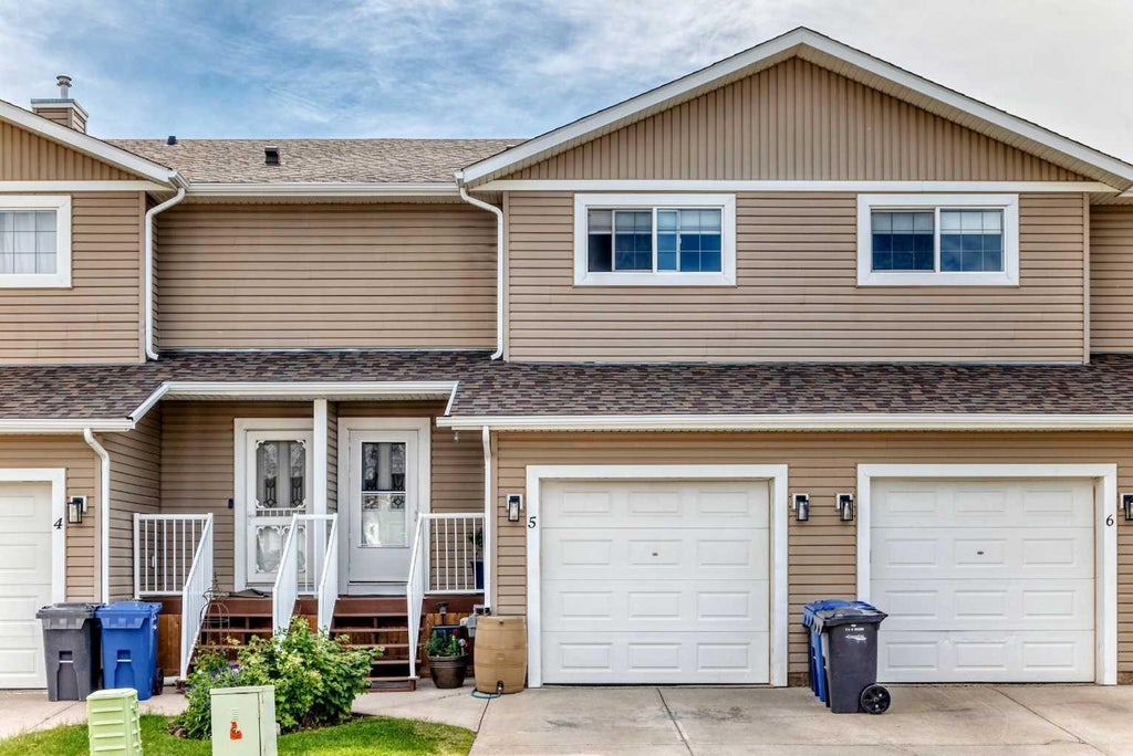 Photo of 2002 22 Avenue #5, Bowden, AB T0M 0K0 (MLS # A2323314)