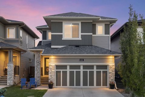 Photo of 642 Kingsmere Way SE, Airdrie, AB T4A 0X7 (MLS # A2323083)
