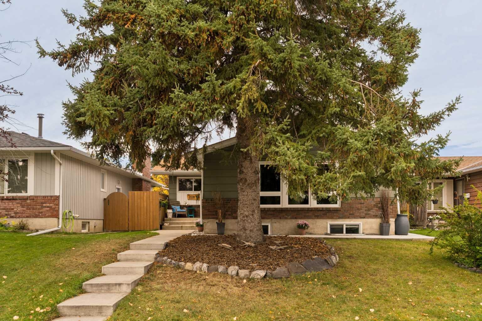 228 Midridge Crescent SE