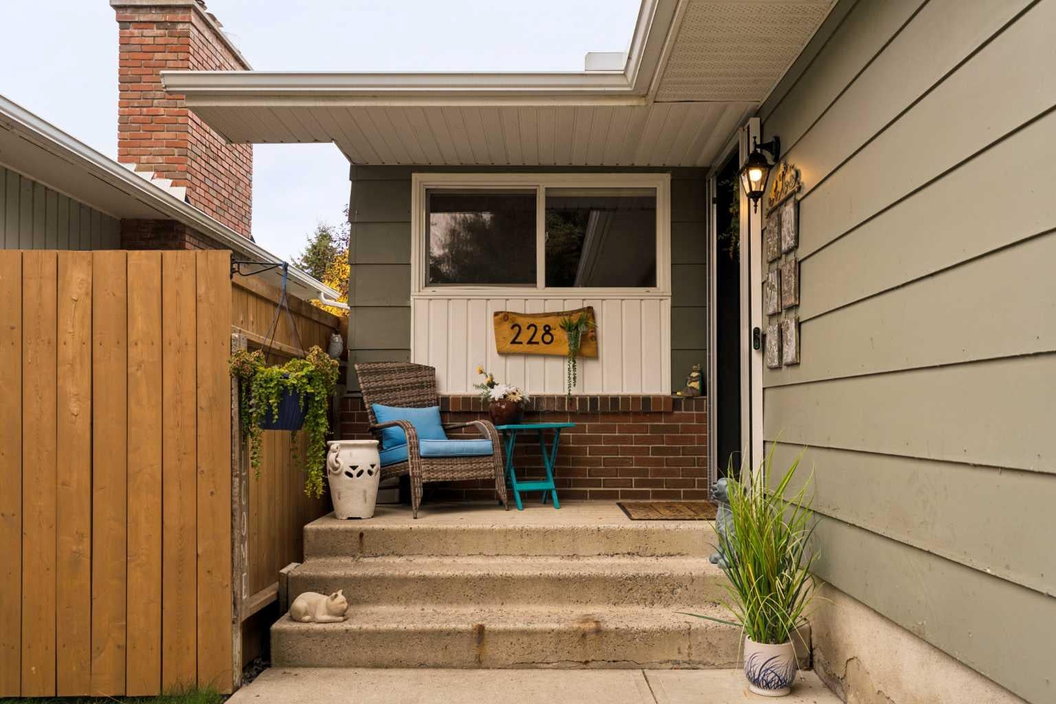 228 Midridge Crescent SE