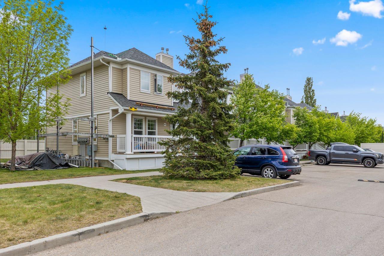 189 Country Village Manor NE