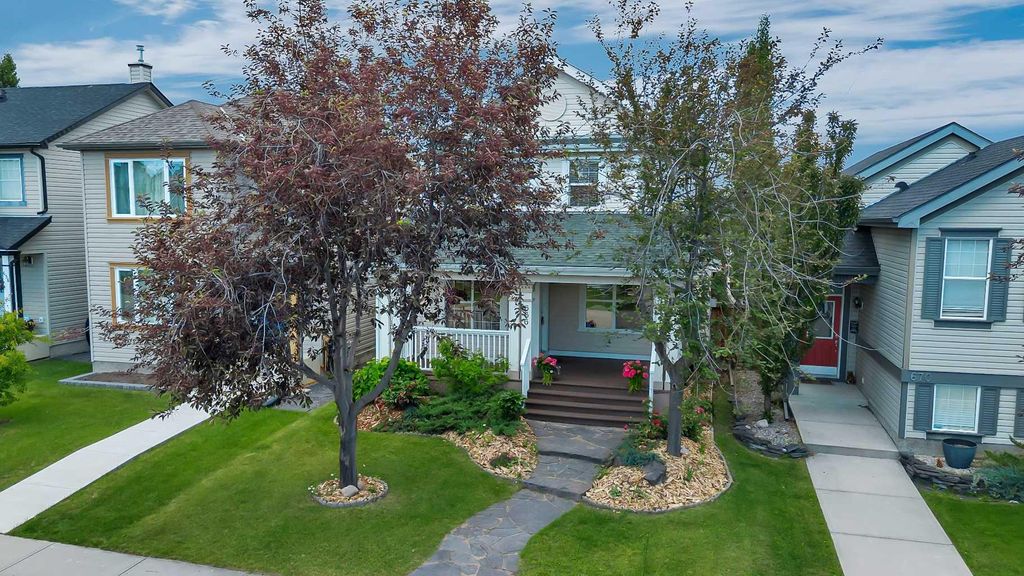 Photo of 666 Evermeadow Road SW, Calgary, AB T2Y 4W7 (MLS # A2325863)