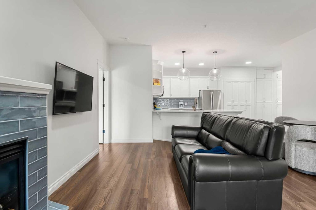 Photo of 14 Hemlock Crescent SW #5208, Calgary, AB T3C 2Z1 (MLS # A2331235)