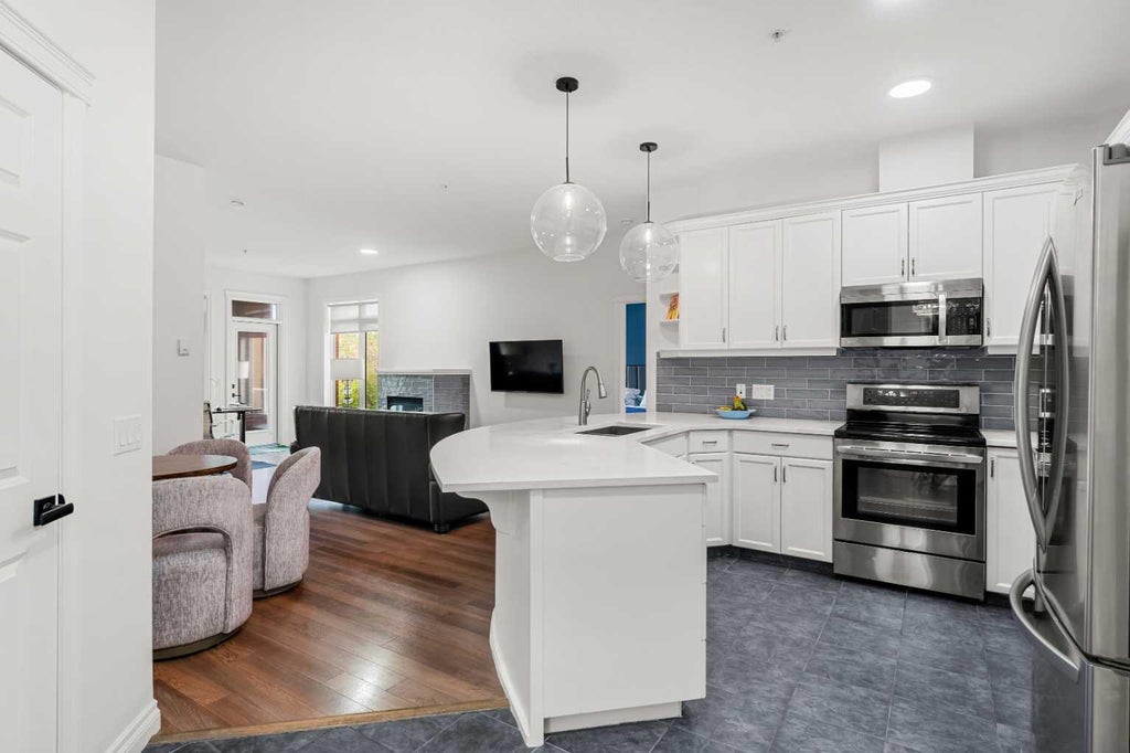 Photo of 14 Hemlock Crescent SW #5208, Calgary, AB T3C 2Z1 (MLS # A2331235)