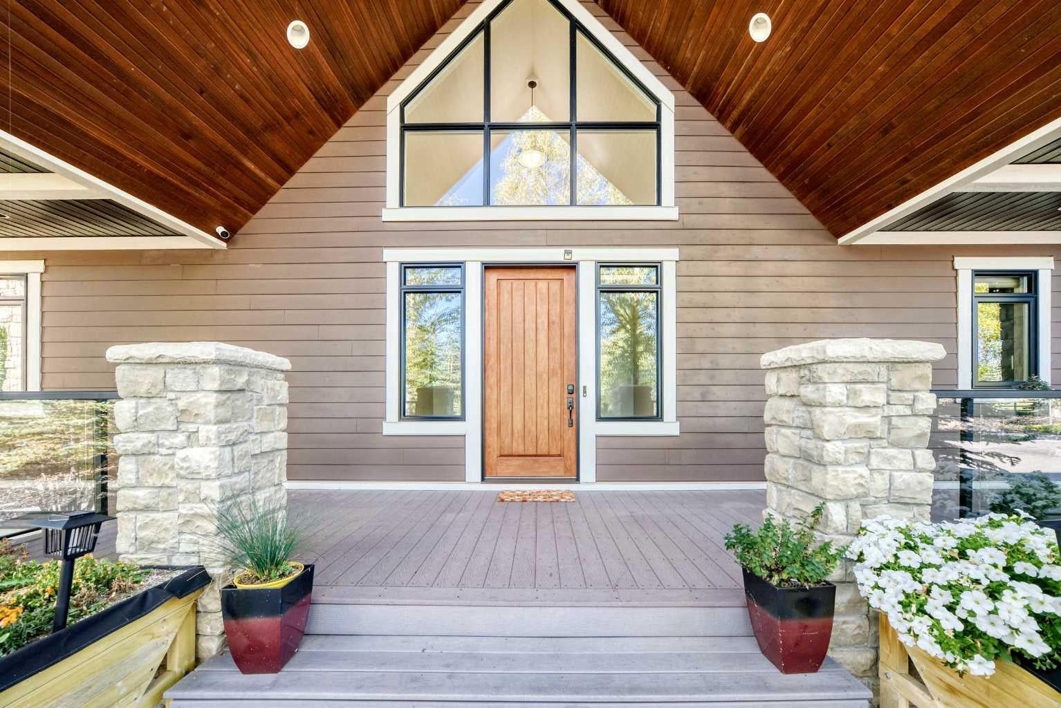 262085 32 Street E 600