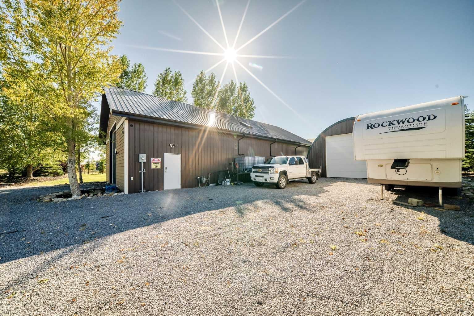262085 32 Street E 600