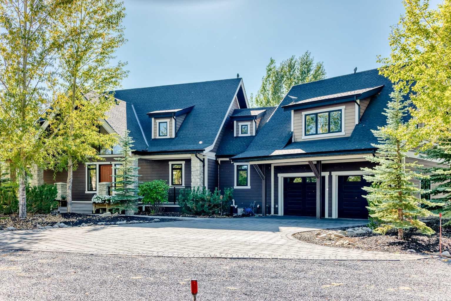 262085 32 Street E 600