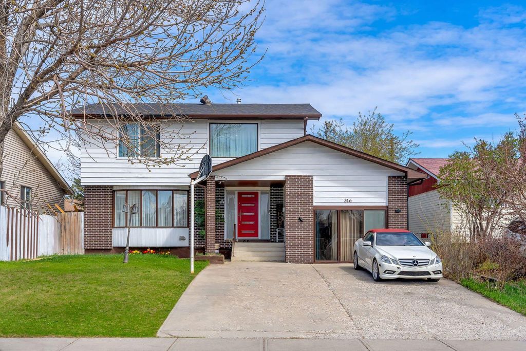 Photo of 316 Templeton Circle NE, Calgary, AB T1Y 3Z2 (MLS # A2310232)