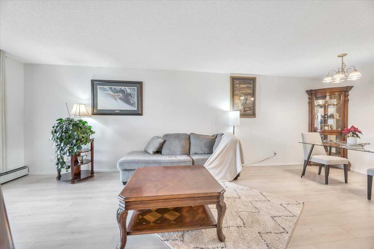 11 Somervale View SW 308