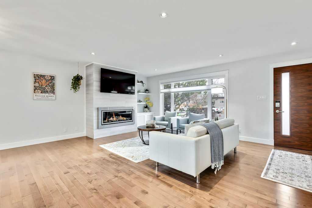 100 Haysboro Crescent SW