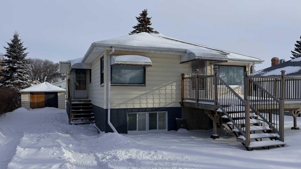 Photo of 1106 2 Avenue, Wainwright, AB T9W 1K7 (MLS # A2287269)