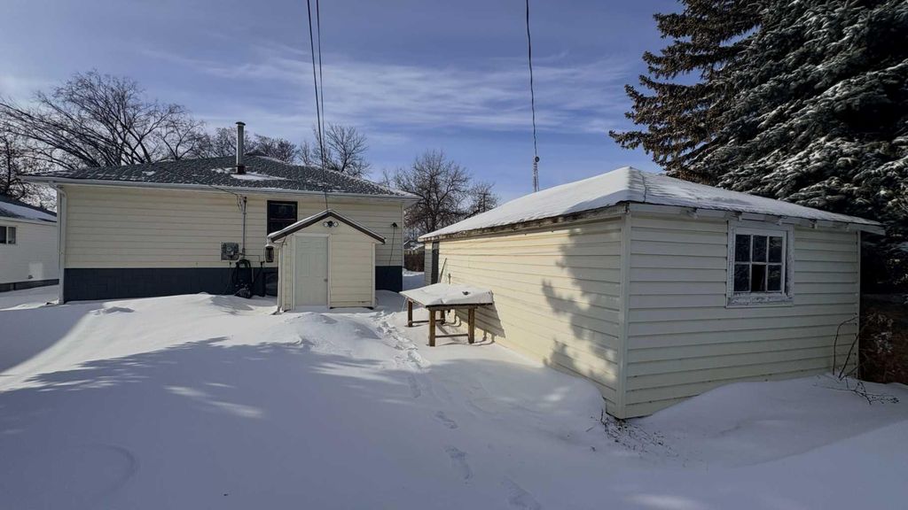 Photo of 1106 2 Avenue, Wainwright, AB T9W 1K7 (MLS # A2287269)