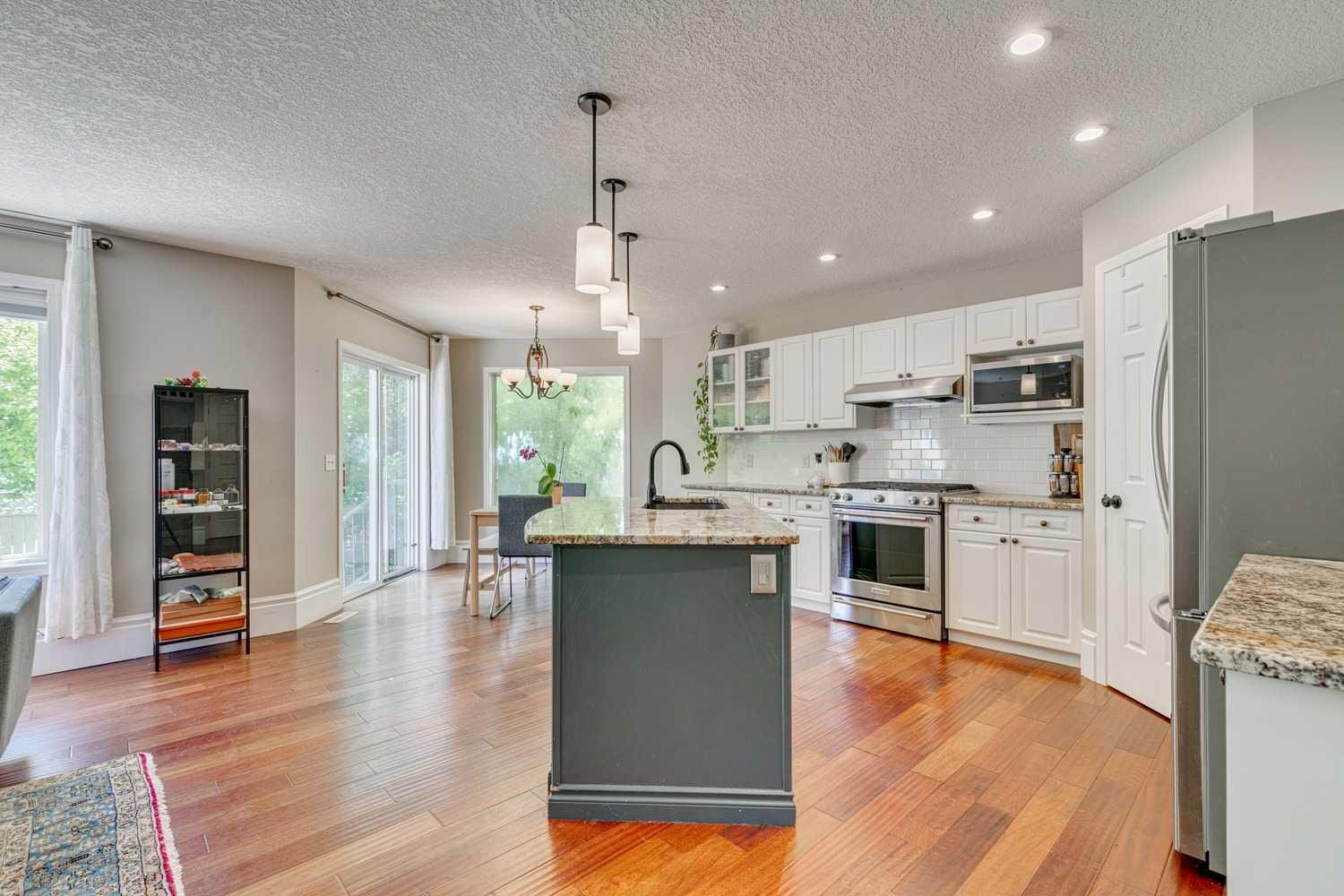 219 Chapalina Place SE