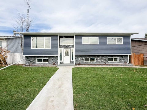 Photo of 6404 42 Avenue, Stettler, AB T4K 1E5 (MLS # A2353371)
