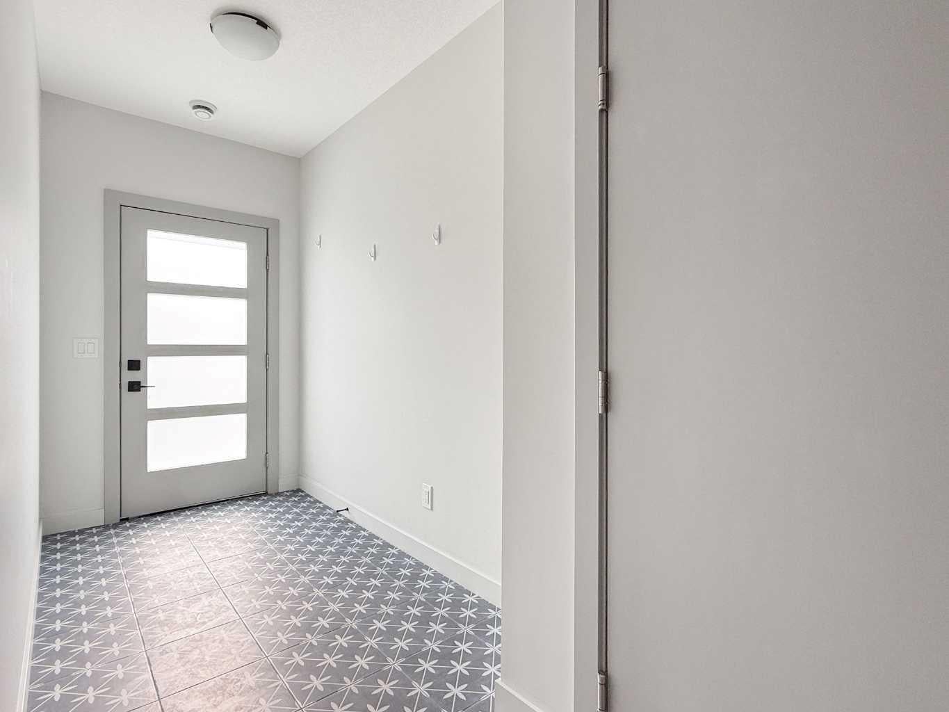 81 Greenbriar Place NW 204