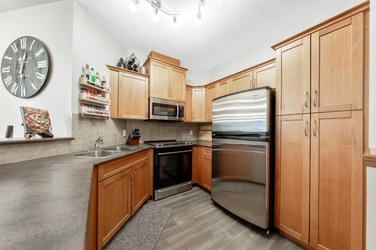 10 Discovery Ridge Close SW 206