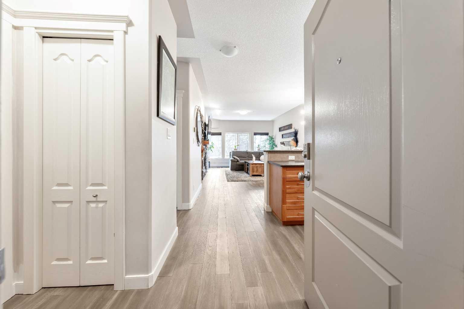 10 Discovery Ridge Close SW 206