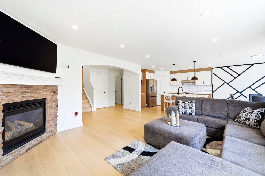 Photo of 193 Hidden Creek Road NW, Calgary, AB T3A 6L7 (MLS # A2309827)
