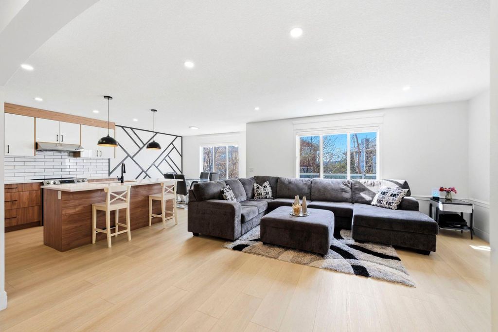 Photo of 193 Hidden Creek Road NW, Calgary, AB T3A 6L7 (MLS # A2309827)