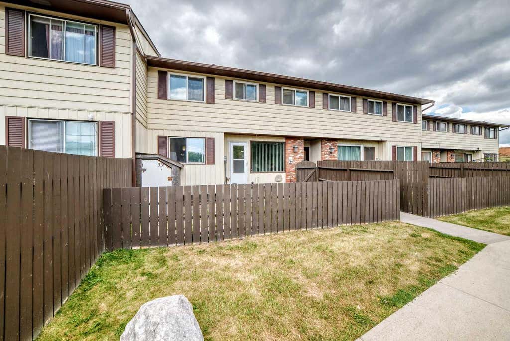 Photo of 175 Manora Place #33, Calgary, AB T2A 4P6 (MLS # A2335022)