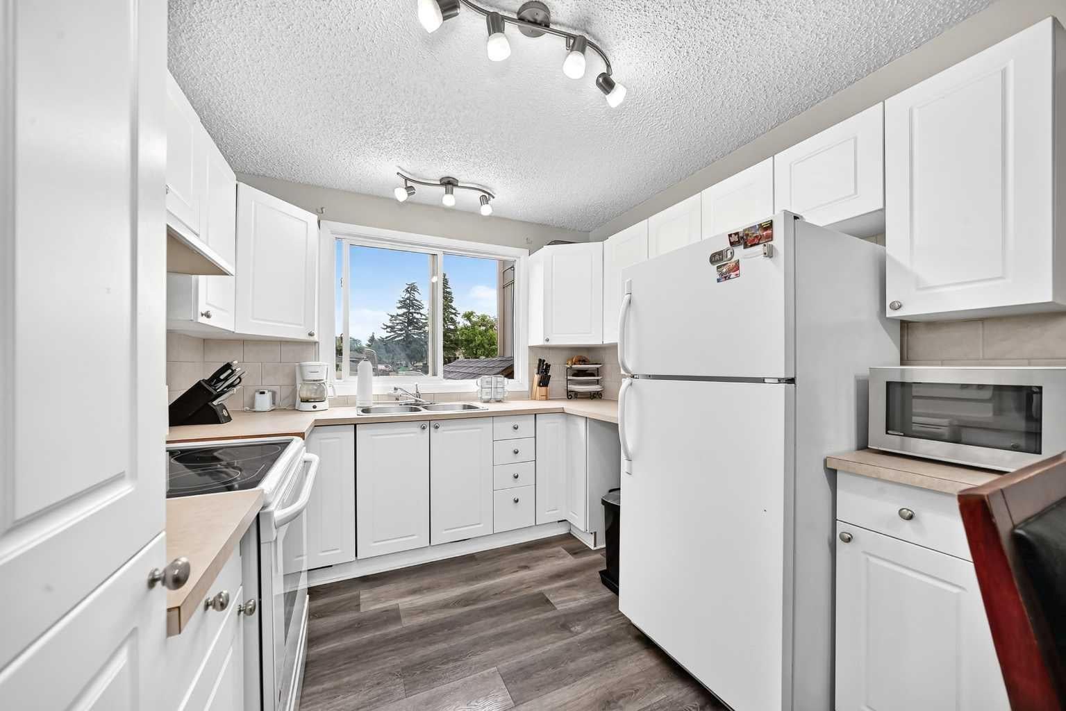 175 Manora Place 33