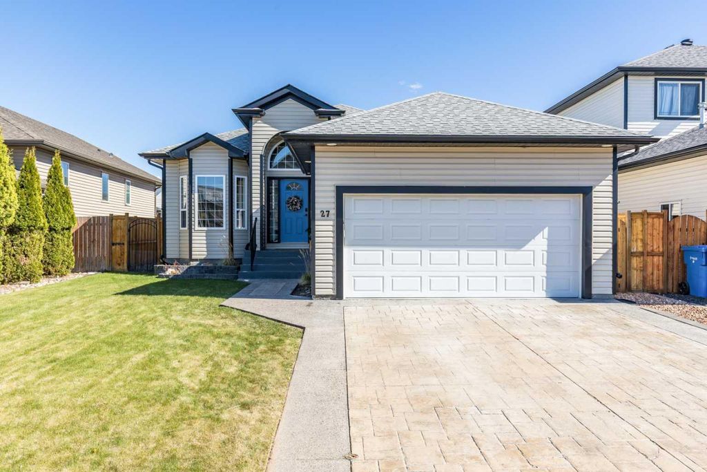Photo of 27 Somerset Crescent SE, Medicine Hat, AB T1B 0B9 (MLS # A2309066)