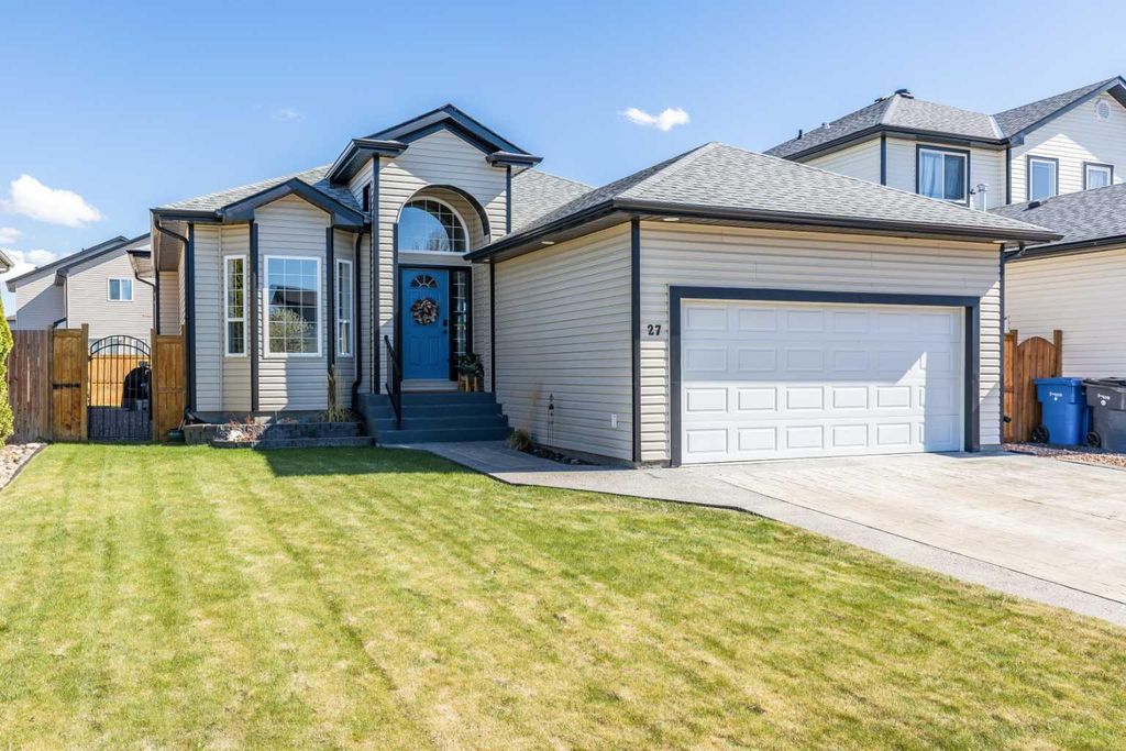 Photo of 27 Somerset Crescent SE, Medicine Hat, AB T1B 0B9 (MLS # A2309066)